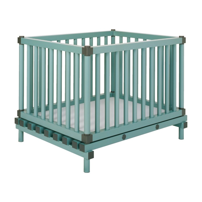 Kravlegård med madras. REA